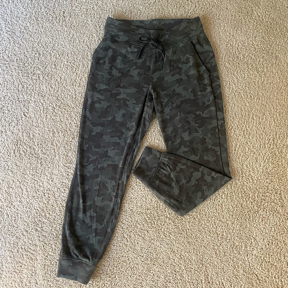 Lululemon - fleece - high rise- 7/8 - cotton blend - Jogger